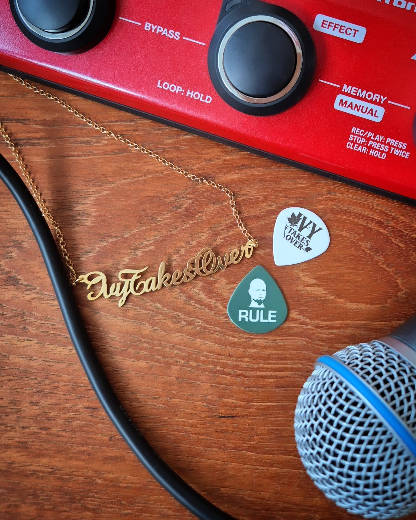 Battle of the Bandgear: Welk Accessoire Rockt Jouw Bandoutfit?