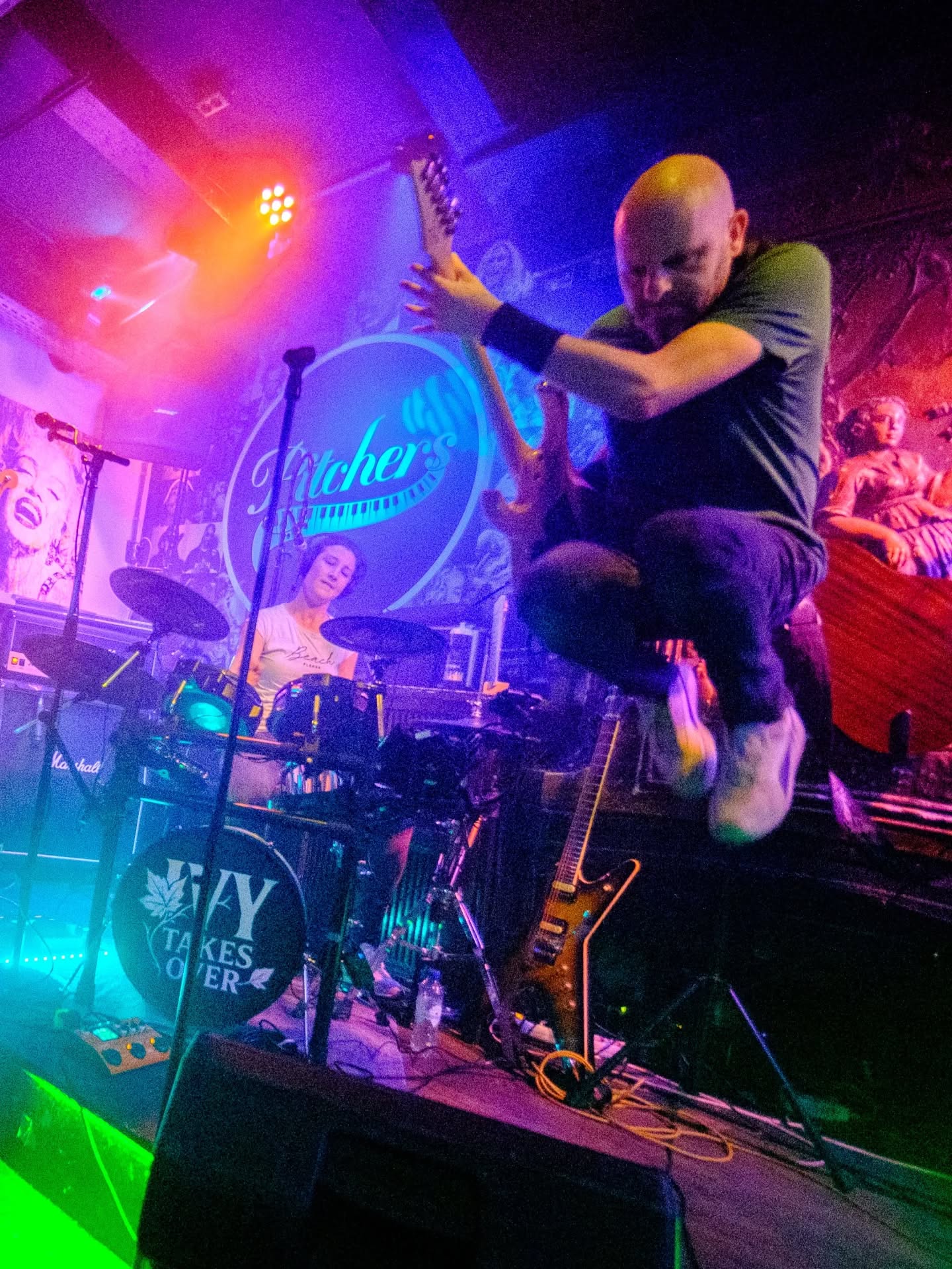 Springen, zweten en alles geven: het Ivy Takes Over live avontuur