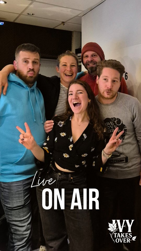 Achter de Schermen bij de Radio