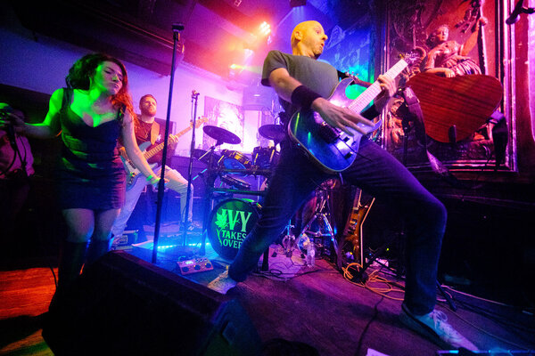 Ivy Takes Over @ Café Pitchers