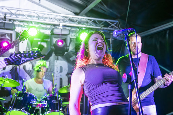 Ivy Takes Over Coverband voor jouw feest